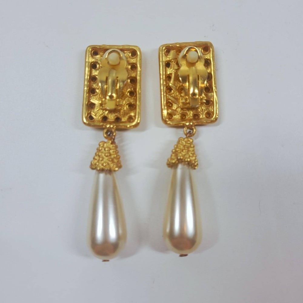 1980s Baroque Faux Pearl Teardrop And Gold Tone Earrings Clip-on Regency Revival - Picture 3 of 5
